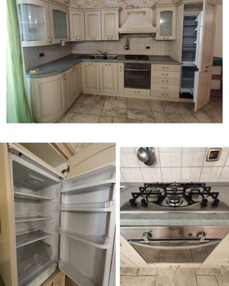 Cucina + tavolo e madia + camera letto + 3 divani