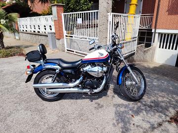 Honda VT750s