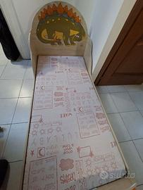 Lettino bambino in legno con mensole e materasso