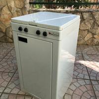 Cucina con porta bombola.