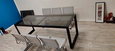 tavolo in vetro con sedie 