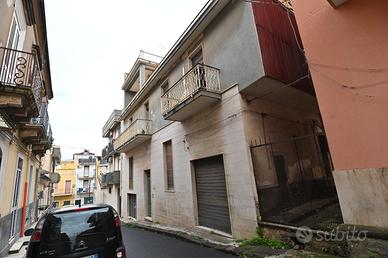 Palazz indipendente 11 vani 450 mq, 2 terr 2 gar