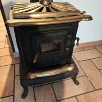 Stufa in Ghisa e Ottone a Legna