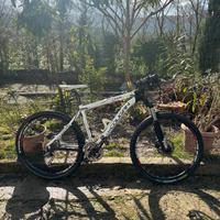 Bicletta lee cougan mtb
