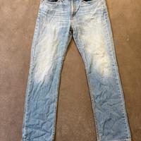 Due paia di Jeans Levi’s con strappi evidenti