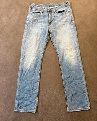 Due paia di Jeans Levi’s con strappi evidenti
