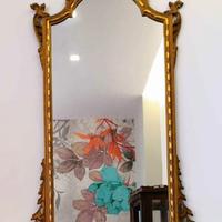Specchiera intagliata con decori in ori