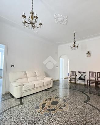 5 LOCALI A GENOVA