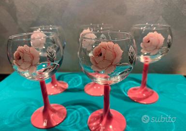 Bicchieri e piatti rose