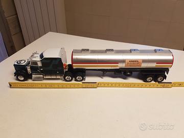 Camion Cisterna Kenworth W900 Jack Death 1:43 IXO