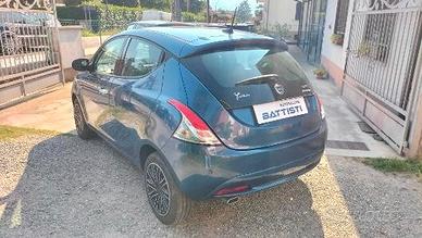 Lancia Ypsilon 1.0 5 p. Hybrid Gold PARI AL NUOVO!