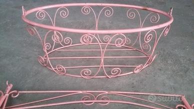 Culla per bambole in ferro battuto antica