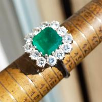 anello un oro 18k smeraldo 3ct diamanti 1.8ct tot.