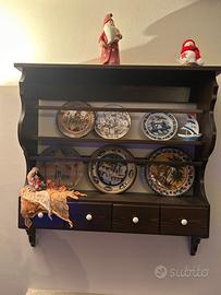 Piattaia in legno noce scuro rustica