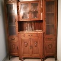 antica vetrina in legno massiccio 