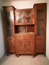 antica vetrina in legno massiccio 