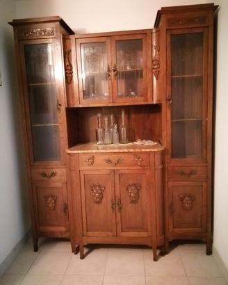 antica vetrina in legno massiccio 