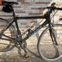 Bici Corsa Giant in carbonio