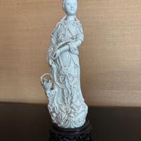 statuina di Guanyin in porcellana bianca
