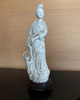 statuina di Guanyin in porcellana bianca