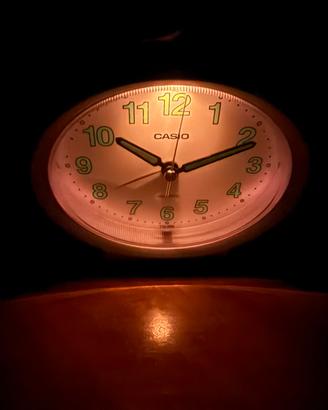 Casio orologio da tavolo con fluorescenza e luce