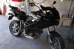 Ducati. Multistrada 1000 ds