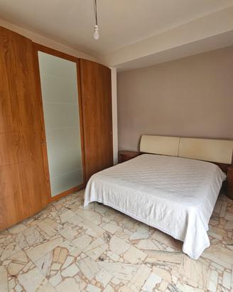 Camera da letto in legno completa