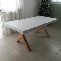 Tavolo di design allungabile