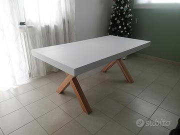 Tavolo di design allungabile