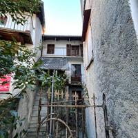 CASA SEMINDIPENDENTE A BROSSO