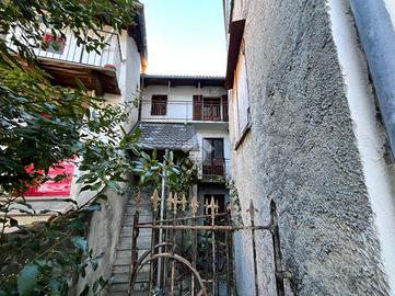 CASA SEMINDIPENDENTE A BROSSO