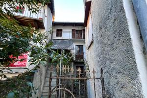 CASA SEMINDIPENDENTE A BROSSO