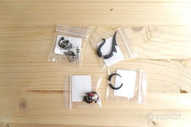 Set di piercing dilatatori e orecchini