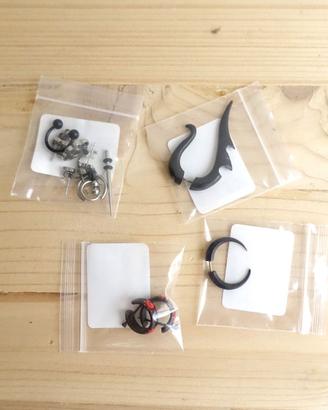 Set di piercing dilatatori e orecchini