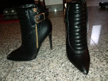 stivaletti con tacco alto 
