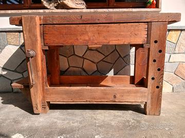 Vecchio banco da falegname