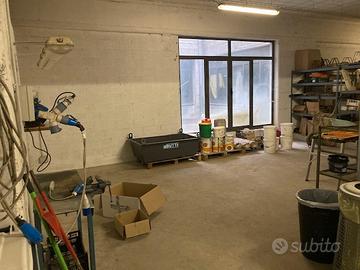 Magazzino di 40 mq con servizi