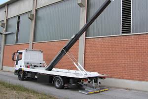 Carro attrezzi Eurocargo 120 con braccio gru centr