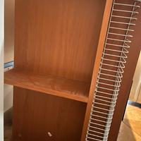 Scrivania in legno con ripiano estraibile per PC