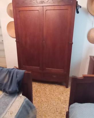 Armadio antico in legno primi 900, in arte povera.