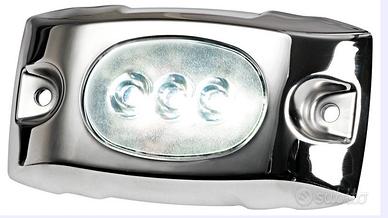 Faretti subacquei LED blu e bianchi per barche