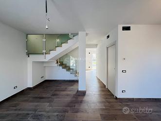 LUMINOSA VILLA BIFAMILIARE IN A4