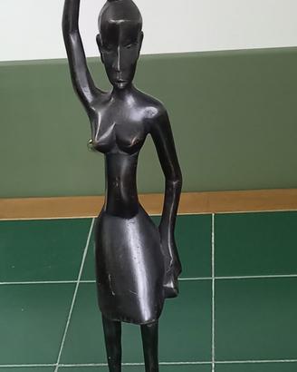 Scultura di legno africano