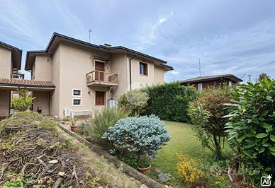 VILLA A SCHIERA A DESENZANO DEL GARDA