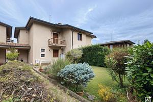 VILLA A SCHIERA A DESENZANO DEL GARDA