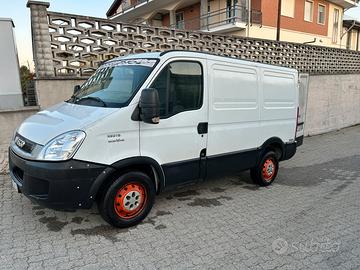 Iveco daily minivan 35s18