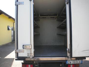 AUTOCARRO FURGONATO REFRIGERANTE