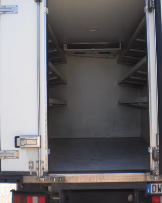 AUTOCARRO FURGONATO REFRIGERANTE