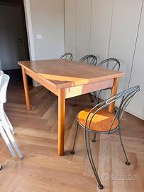 Tavolo allungabile in legno + 5 sedie