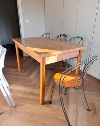Tavolo allungabile in legno + 5 sedie